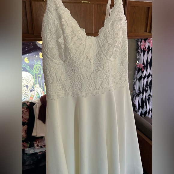 White dress - Picture 1 of 6